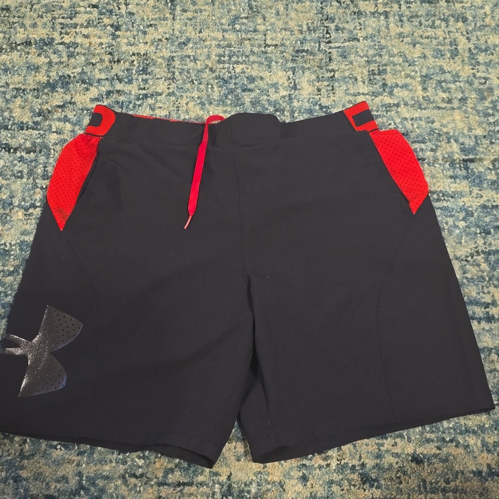 Mens black/red XL Under Armour fitted heat gear shorts.